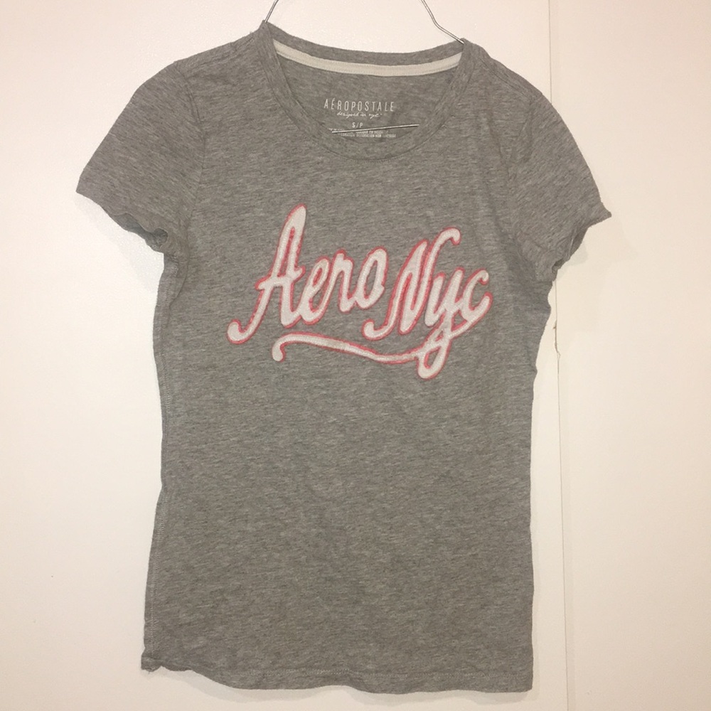 gray shirt